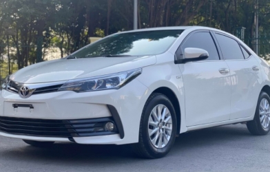 Giá bán Toyota Corolla Altis đời cũ 'lao dốc' sau khi thế hệ mới ra mắt