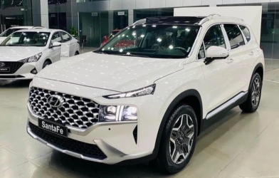 Hyundai Santa Fe 'bán bia kèm lạc' với mức lên đến 90 triệu đồng