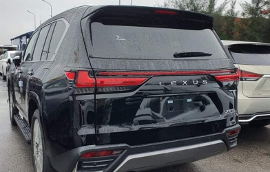 Cận cảnh 'xe chủ tịch' Lexus LX 600 2022 cập bến Việt Nam