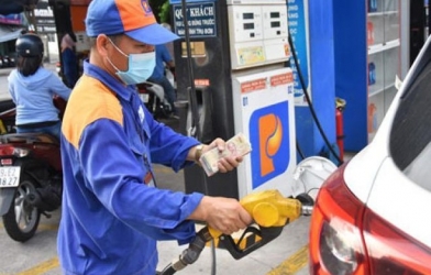 Giá xăng có thể tăng 'nhẹ' lên 1.100 đồng/lít sau 3 lần giảm liên tiếp