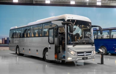 Cận cảnh xe bus 'hạng sang' Mercedes-Benz tại Việt Nam, nội thất ngập tràn trang bị