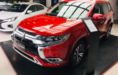 Mitsubishi Outlander ưu đãi khủng lên đến 50 triệu, động thái 'dọn kho' chờ phiên bản mới?