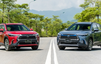 Toyota Corolla Cross bán 'kèm lạc' tới 50 triệu, nhưng vẫn phải chờ xe đến nửa năm
