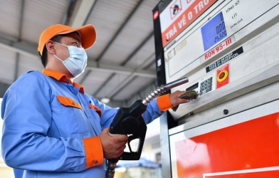 Giá xăng nhập 'quay xe' tăng vọt lên 29.000 đồng/lít ngay ngày đầu tháng cô hồn