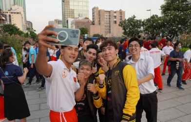 Các VĐV eSports hăng hái trong lễ xuất quân SEA Games 31