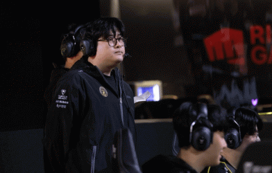 Bất lực trước NS, HLV Ryu buông lời cay đắng