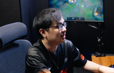 SofM ra sân, MVK vụn vỡ