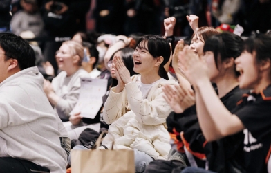 Khán đài First Stand bị chê 'bé hơn cái đám cưới'