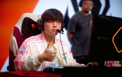 BLG hủy diệt G2, giành tấm vé đầu tiên vào Playoffs