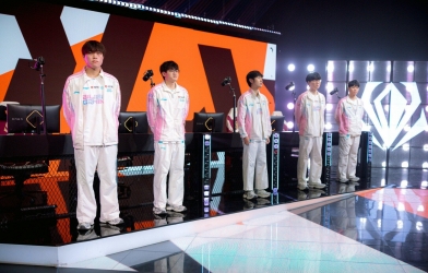 BLG hủy diệt JDG, gặp G2 tại chung kết