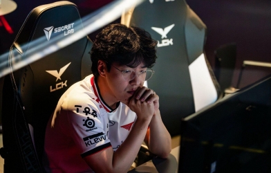 NÓNG: HLV kkOma lại rời T1