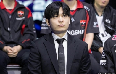 HLV Tom: 'Không phải lần đầu thay thế kkOma, nhưng tôi vẫn áp lực'