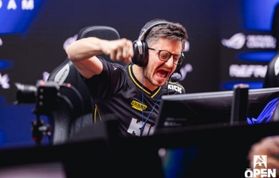 Vitality tiếp tục thống trị