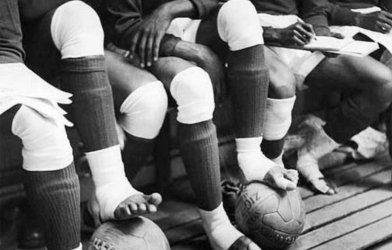 Hy hữu: Đội tuyển từng rút khỏi World Cup vì không được đá chân đất