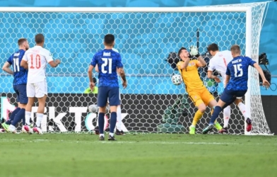 Tiếp tục phản lưới, Slovakia ‘đầu hàng’ Tây Ban Nha