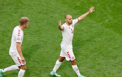 Đại thắng Xứ Wales, Đan Mạch giành vé đầu tiên vào Tứ kết Euro