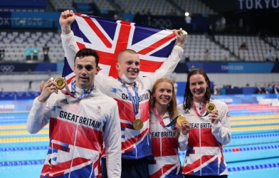 Bứt tốc 'thần sầu', 4 kình ngư Anh phá kỷ lục thế giới