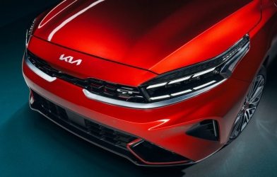 Sedan hạng C chốt giá từ 462 triệu đồng, gây sức ép lên Mazda 3