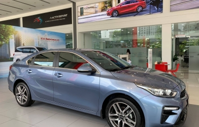 Sedan hạng C giảm giá “kịch sàn” dưới 500 triệu, đe nẹt Toyota Vios