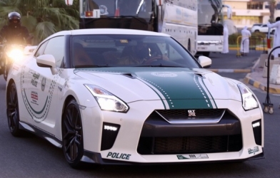 Góc chịu chơi: Cảnh sát UAE dùng siêu xe hộ tống tuyển bóng đá Việt Nam