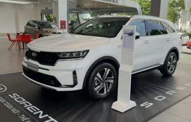 Kia Sorento tiếp tục giảm mạnh 100 triệu đồng, cạnh tranh CR-V, Santa Fe
