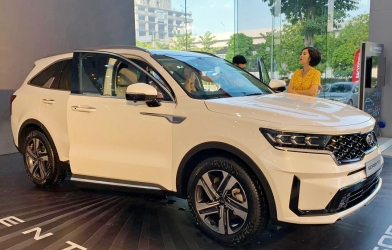 Giá xe Kia giảm “sốc” tới 100 triệu đồng: Cerato, Sorento rẻ bất ngờ