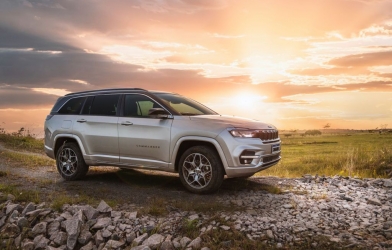 SUV 7 chỗ vừa ra mắt chốt giá từ 866 triệu, khiến Fortuner, Santa Fe lo ngại