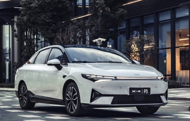 Sedan chạy điện sở hữu động cơ cực mạnh ra mắt, giá từ 557 triệu đồng