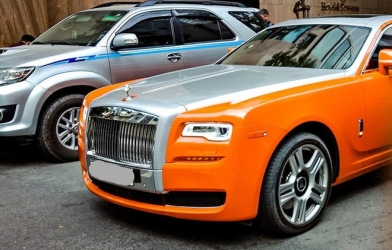 Bà Nguyễn Phương Hằng chở con trai đi chơi bằng Rolls-Royce 40 tỷ đồng