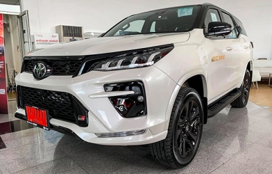 SUV thể thao Fortuner GR Sport sắp về Việt Nam, đấu Hyundai Santa Fe