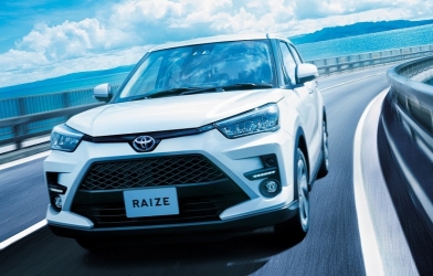 SUV cỡ B đẹp long lanh của Toyota có bản Hybrid, giá rẻ bất ngờ