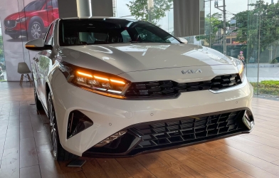 Giá hấp dẫn, Kia K3 'thống trị' phân khúc sedan hạng C