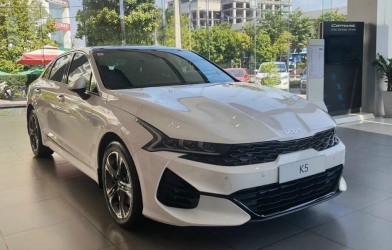 Chi tiết Kia K5 tại đại lý, giá rẻ đấu Toyota Camry, VinFast Lux A2.0