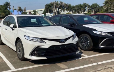 Ảnh thực tế Toyota Camry 2022 tại Việt Nam, nâng cấp ấn tượng đấu Lux A2.0