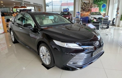Giá xe Toyota Camry đời cũ giảm 'kịch sàn' sau khi Camry 2022 ra mắt
