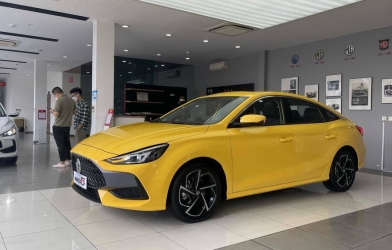 Ảnh thực tế MG 5 2022 tại đại lý: thiết kế đẹp, giá khoảng 450 triệu đồng