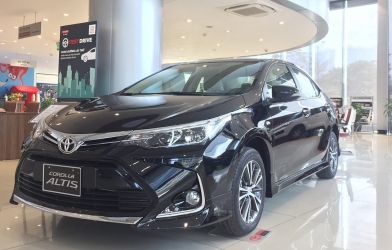 Sedan hạng C của Toyota nhận ưu đãi “khủng”, giá bán siêu hấp dẫn
