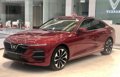 Xe VinFast giảm giá tới 100 triệu đồng, ưu đãi toàn bộ lệ phí trước bạ