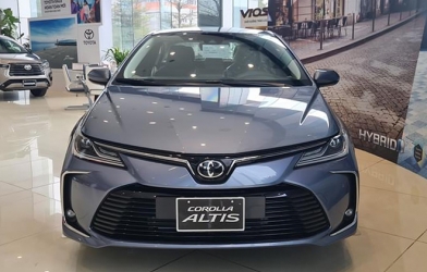 Giá 765 triệu đồng, Toyota Corolla Altis V 2022 có gì đấu Civic, Mazda 3?