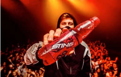Alan Walker bắt tay cùng STING Energy® ra mắt MV chính thức của ca khúc “The Sting Within Me”, đưa Giải đua xe Công thức 1® lên màn ảnh
