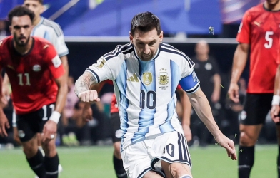 Argentina mạnh hay chỉ đang sống nhờ Messi?