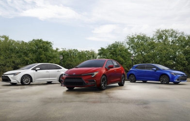 Toyota ra mắt mẫu xe hạng C đẹp long lanh, đe nẹt Mazda 3, Kia K3