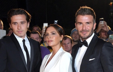 Cựu sao MU ủng hộ con trai Beckham 'từ mặt' cha