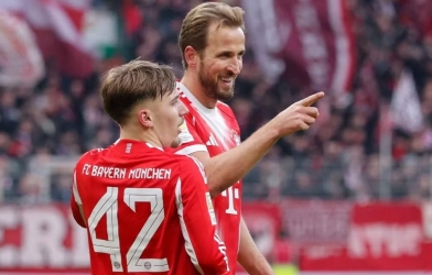 Kane hủy diệt Bremen, Bayern thị uy ngôi đầu