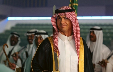 Ronaldo bất ngờ tham gia 'nghi thức' đặc biệt dù không theo đạo Hồi