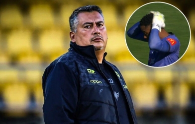 Phản lưới khó tin, thủ môn khiến HLV từ chức ngay sau trận đấu