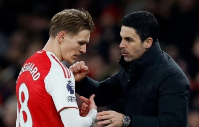 Eze trỗi dậy dữ dội, 'ngai vàng' Odegaard lung lay?