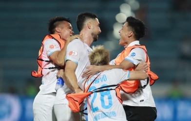 Nam Định hạ đẹp Ninh Bình trong trận cầu 5 bàn thắng