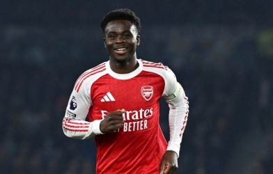 Nghe CĐV reo hò, người hùng Arsenal biết ngay Man City trượt nhịp