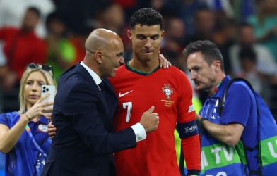 Ronaldo vắng mặt, HLV Bồ Đào Nha nói thẳng về cột mốc 1000 bàn